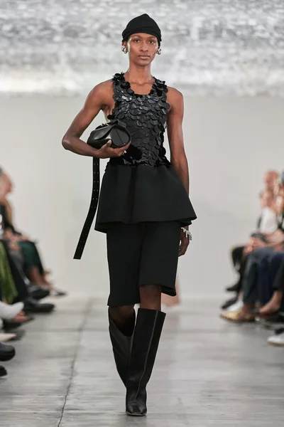 Look 3